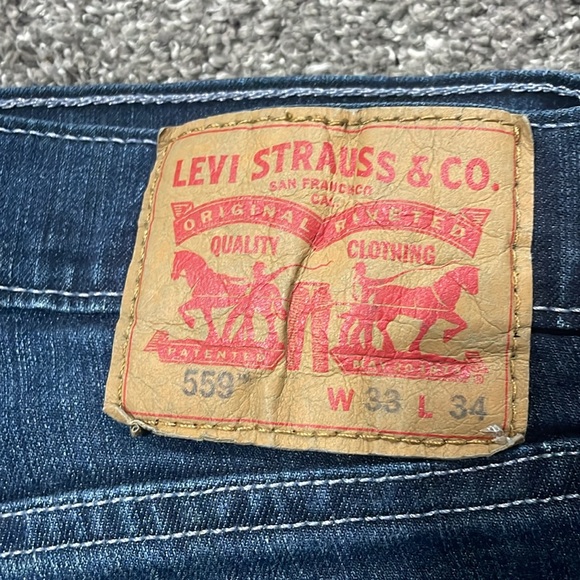 Men’s Levi Jeans - Picture 2 of 8